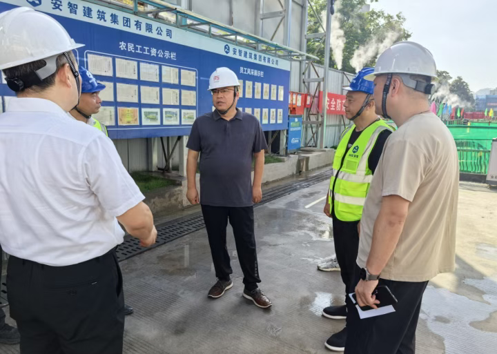 市住建局主要负责同志带队督导中心城区绿化彩化、市容环境卫生及安全生产工作